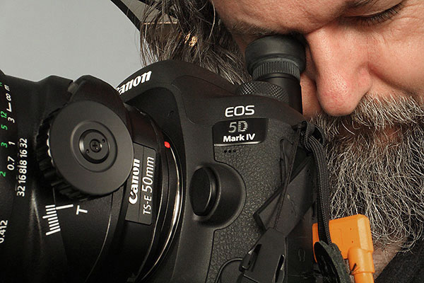 Mike Lascut in studio with the Canon 5D Mark IV and the Canon EF TS-E 50mm 2.8L Macro